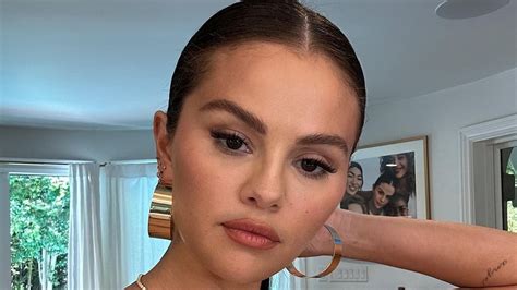 selena gomez bude|Selena Gomez posts nude photo on Instagram to promote her。